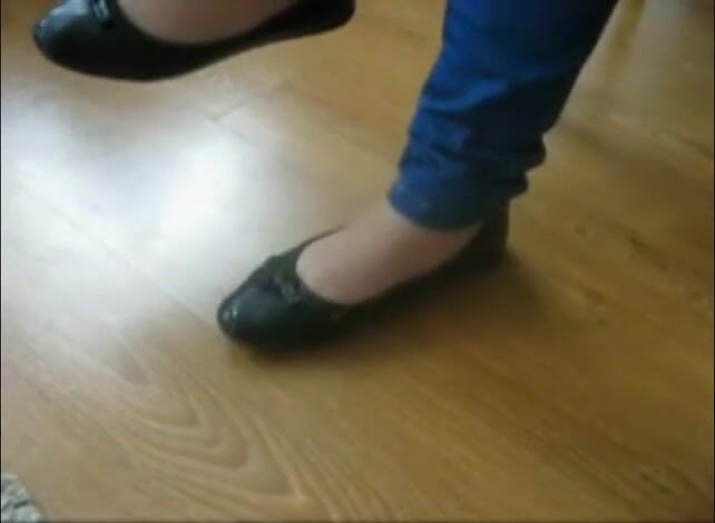 Foot Girls: Juguete aplastante de pequeño soldado