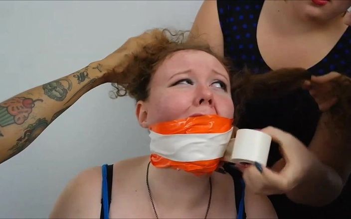 Selfgags classic: Vicious gag bullying - runde 1: Layla auf kailey!