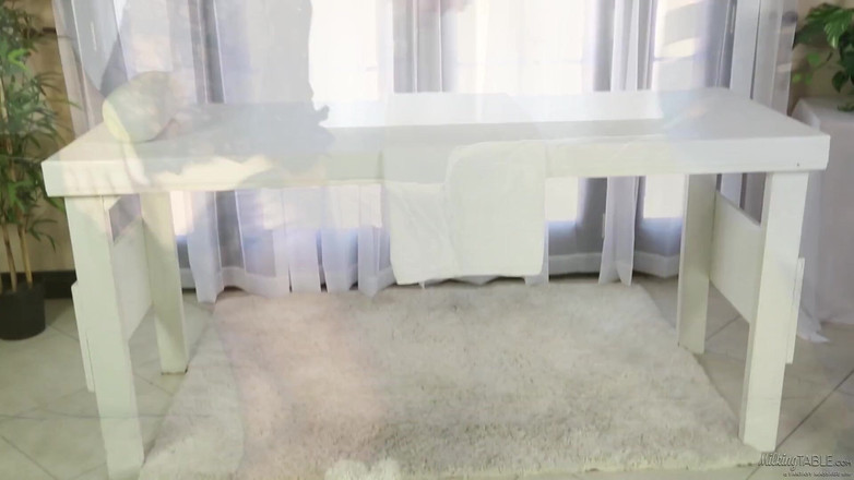 Fantasy Massage: FantasyMassage - Spaventata dritta con Romi Rain