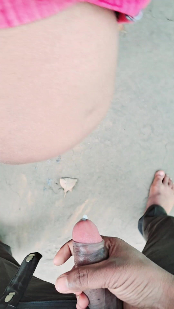 Trilokinath: 야외에서 섹스하는 마을 여친과 남친