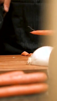 Její nevlastní bratr už dostal chuť na její kundičku, teď je na řadě její nevlastní otec