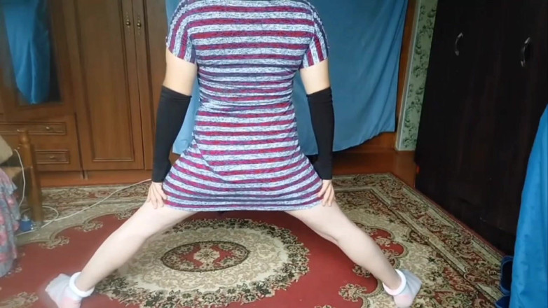 Kitty_Cross: Pantat bahenol model penari pantat montok ini dientot habis-habisan sama...