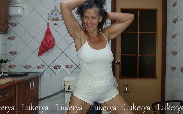 Cherry Lu: Lukerya lagi ngopi pagi-pagi bareng lukerya
