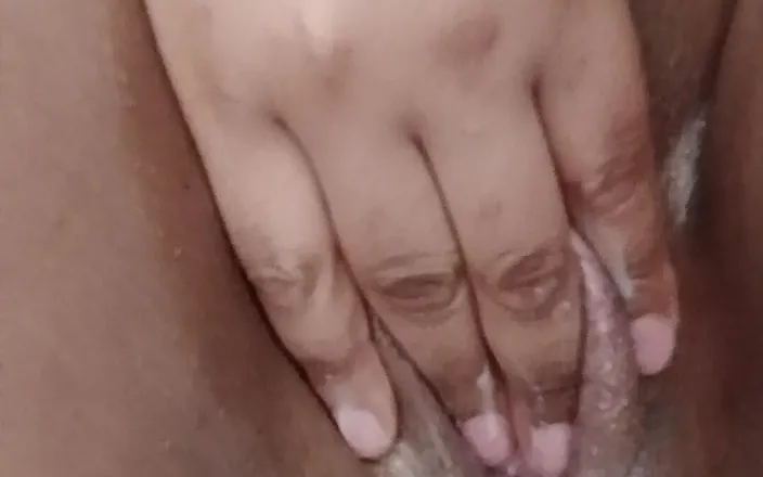 Biatch79: Mich selbst fingern mit vaseline