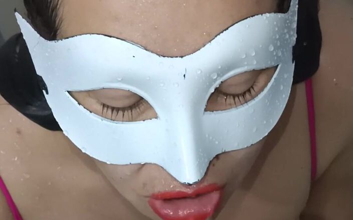 Valery Saenz xxx: Chuva dourada e porra na esposa traidora no chuveiro, ela...
