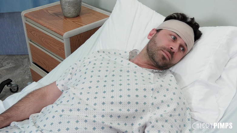 CherryPimps: Stygga stora tuttar sjuksköterska tar hand om sin patients svullnad...