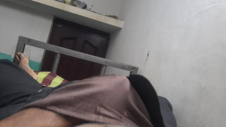 Wheyincognito: hot chhah paik larka kamre men maastarbeting kar raha hai