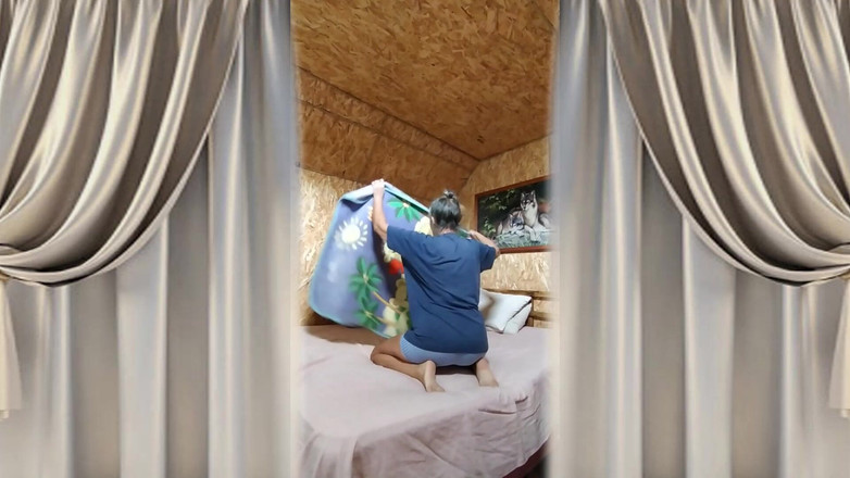 Lukerya: 热辣的家庭主妇lukerya迎接新的一天