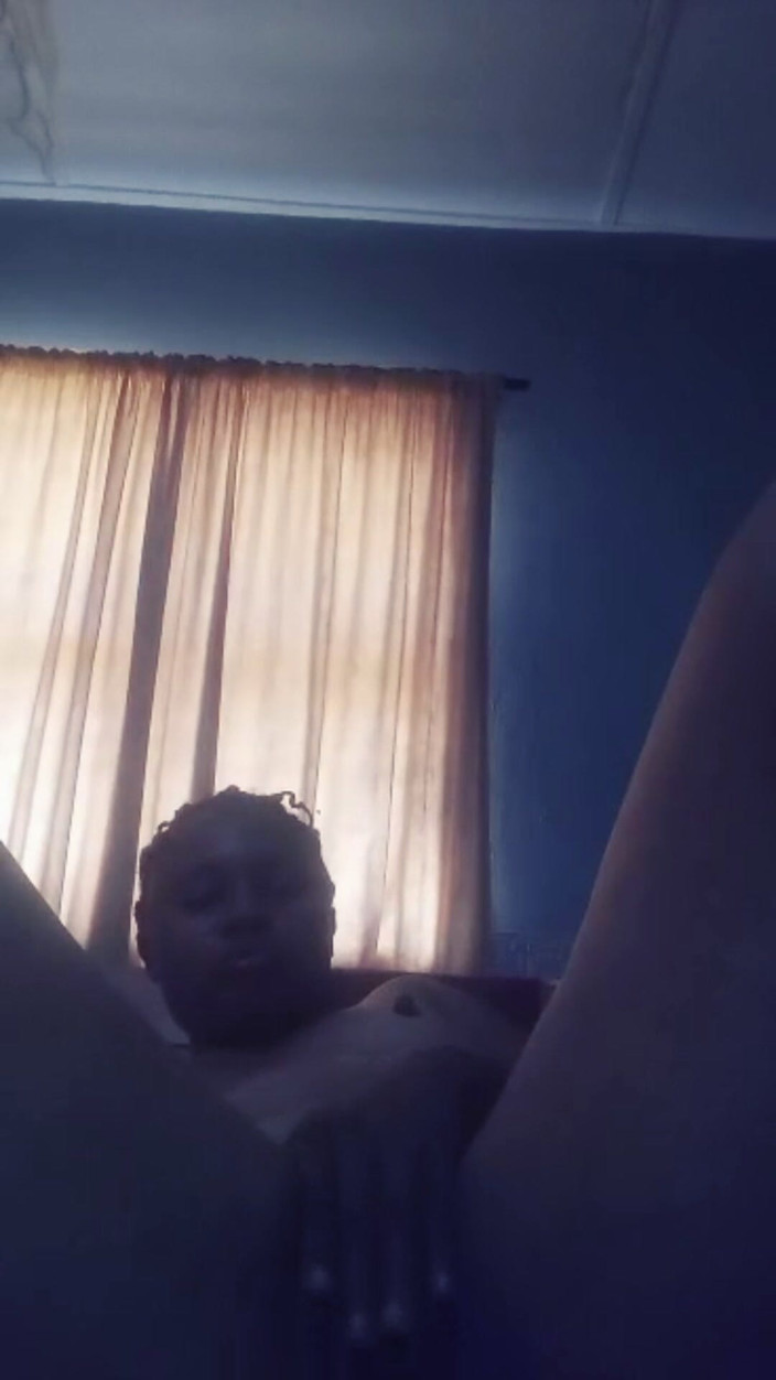 Lovelee: Urmărește-mă cum ejaculez pentru tine