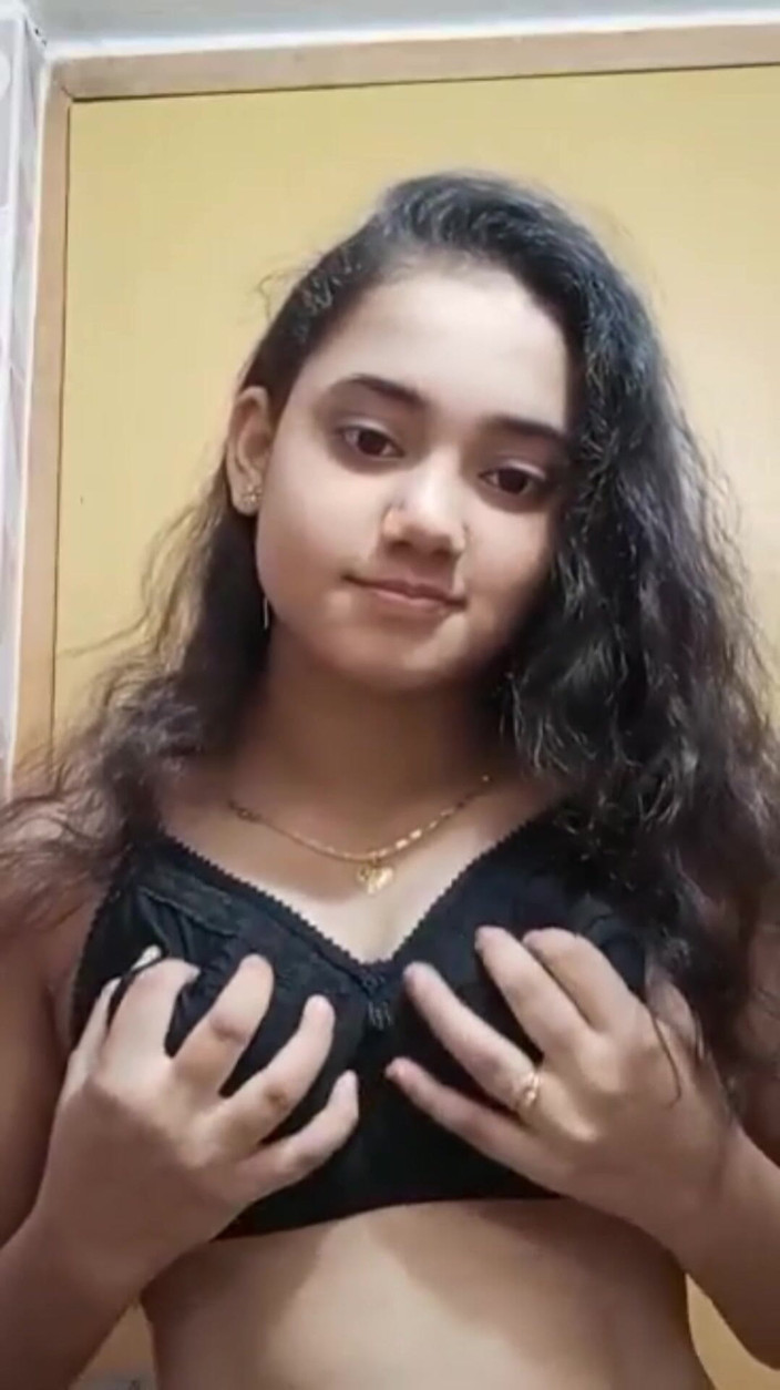 MehwishAly: 남친을 위해 화장실에서 비디오 만들기