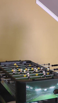 ストリップフーズボールのゲームは最後にお尻を叩くご褒美を約束します
