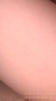 Um caso com amor: uma jovem esposa com seios bonitos faz sexo para liberar suas tensões sexuais