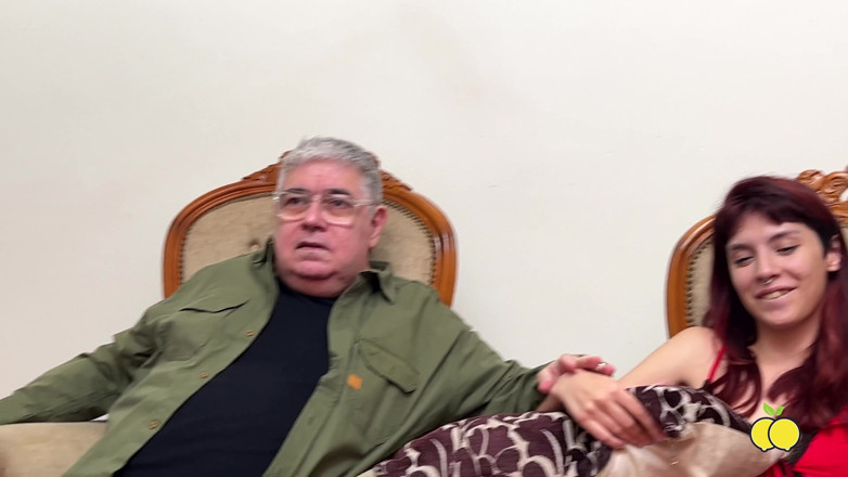 Limon producciones: Mi masturbo mentre il mio patrigno guarda il calcio
