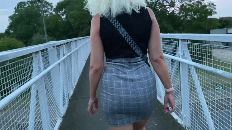 MartinsMrsMilf: Night out bara jag i en miniklänning på en utekväll, åh...