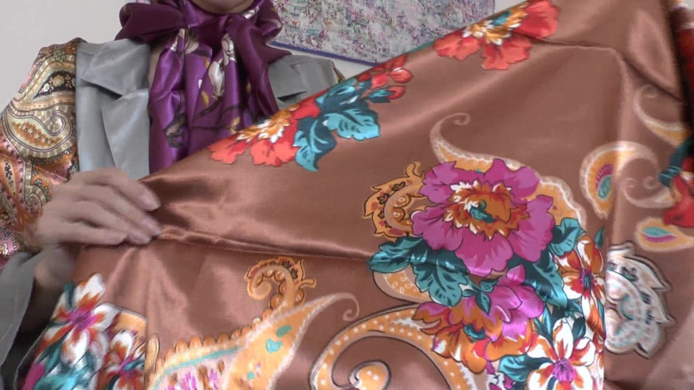 Lady Victoria Valente: Les nouveaux foulards en satin de ma belle-mère t’exculent ! Lady...