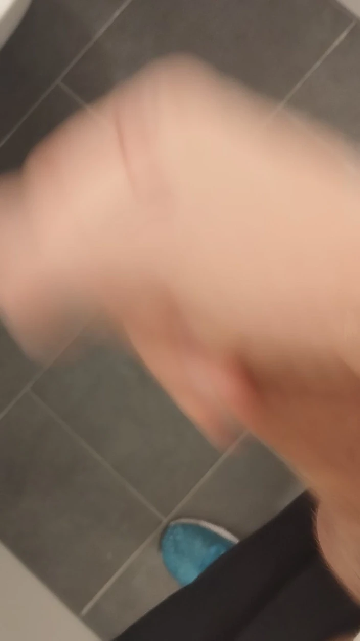 Bayer911: Pissing and Cum in the Gym Toilet