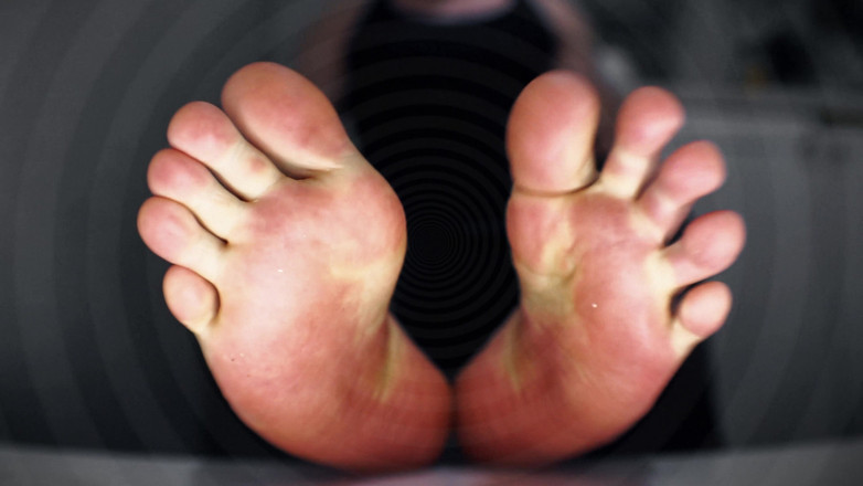 CashmasterAngel: Připoutaná k nohám pána