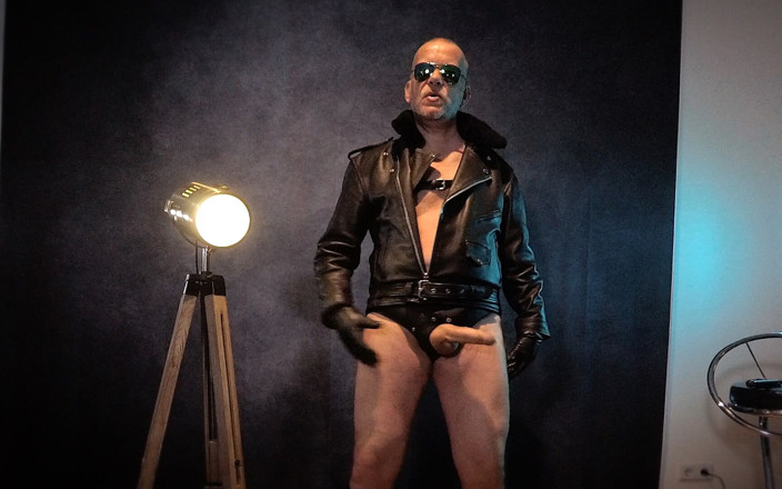 GERMANE_XL: Berlin Leather 12