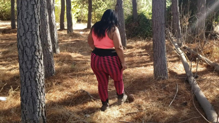 Riderqueen: Madrasta ruiva andando na floresta, bunda grande
