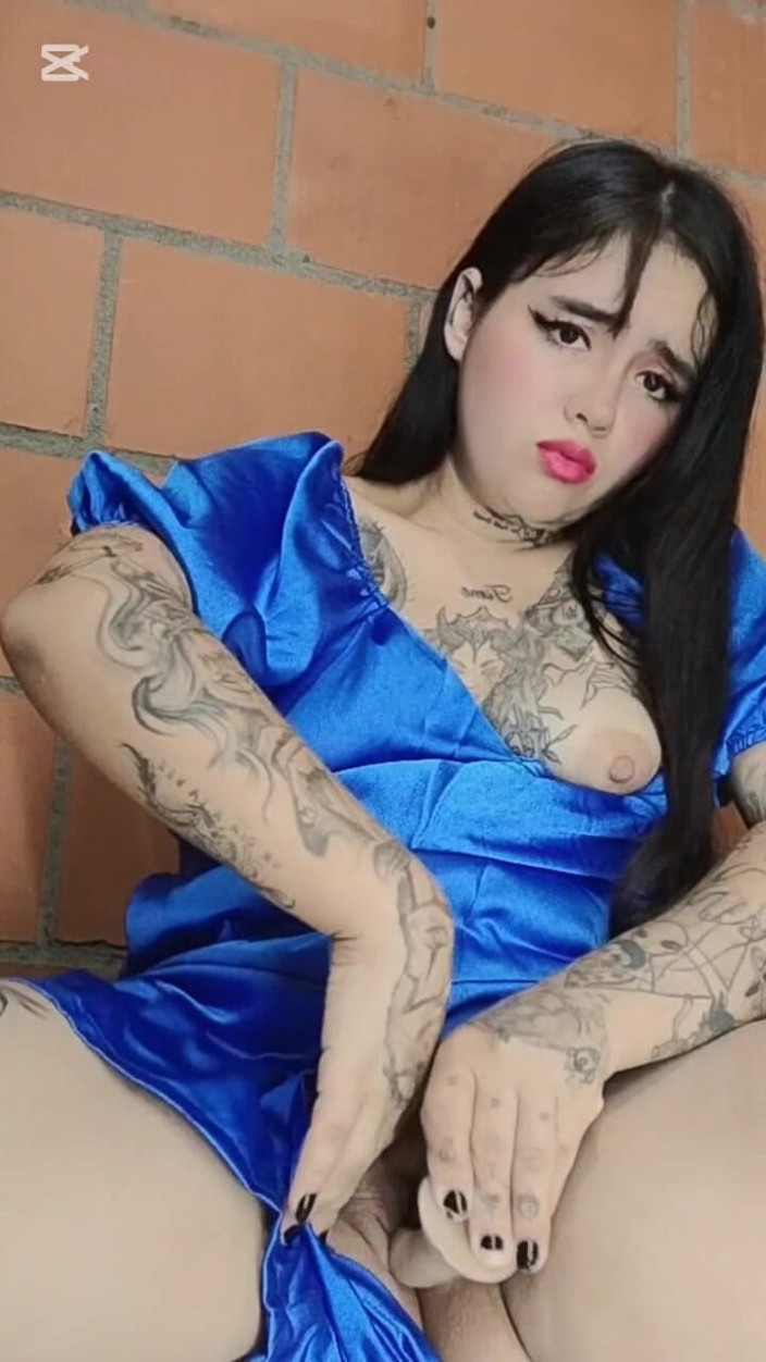 Dalyla: 継母が継息子の前で自慰行為をする