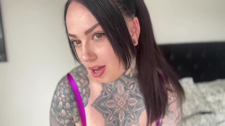 Miss Valentina: Juego de susurro realmente arriesgado