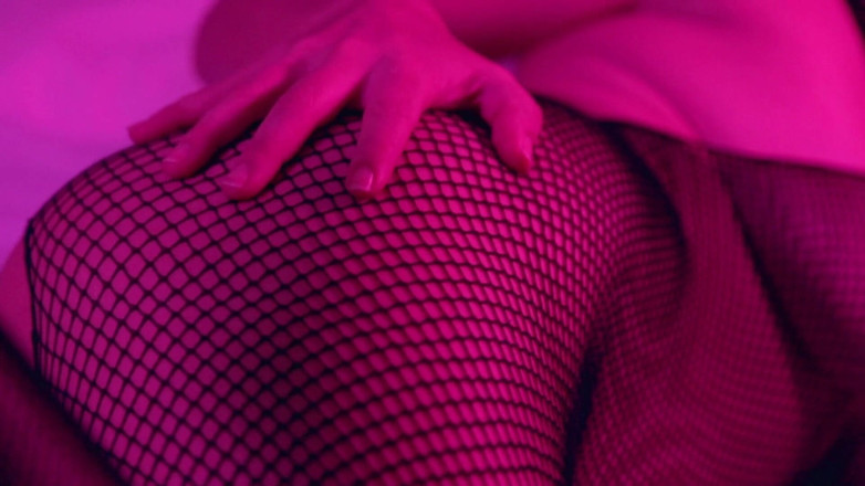 Kinky Lyrical: Erotic Art Video - MILF i dildo