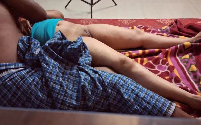 Sexy Sindu: Индийская девушка дези, бойфренд и подруга трахаются