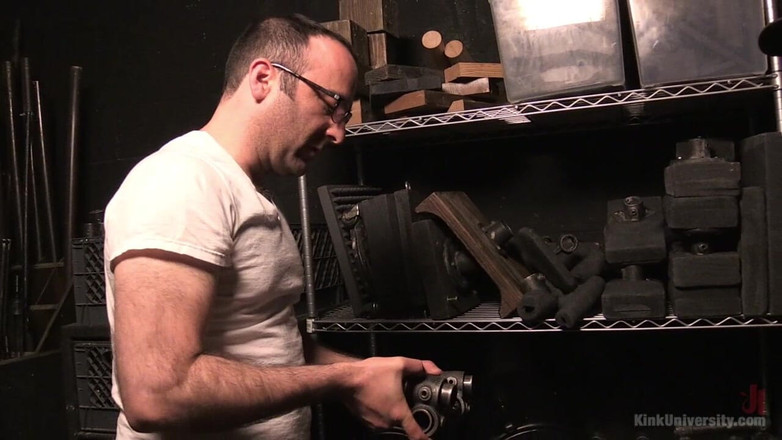 Kink University: Tief drinnen: Gerät-Bondage. Hinter den kulissen