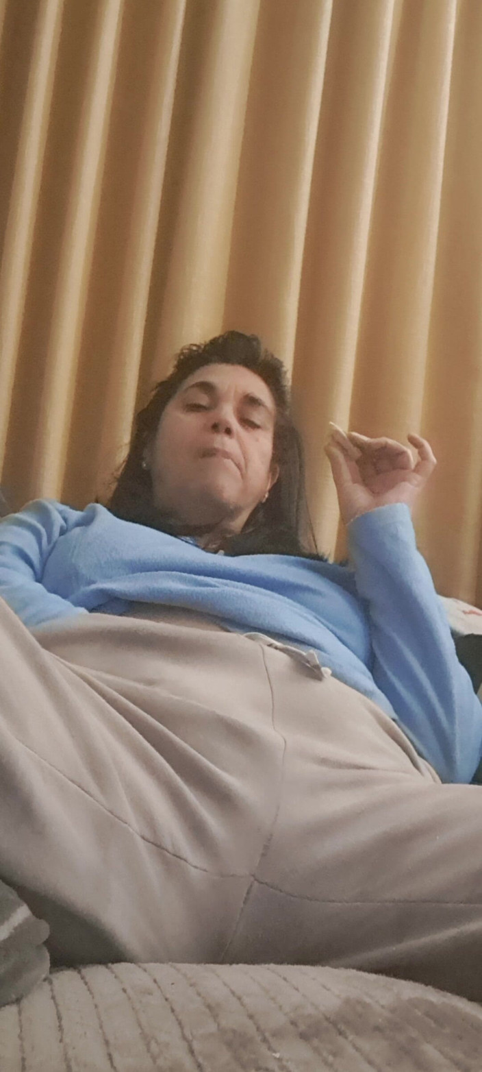 Mommy big hairy pussy: हस्तमैथुन करने के लिए आग्रह से आराम करना