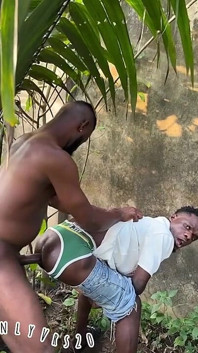 Un mec obsédé par Mah Coochie, a dû rappeler pour une autre réunion