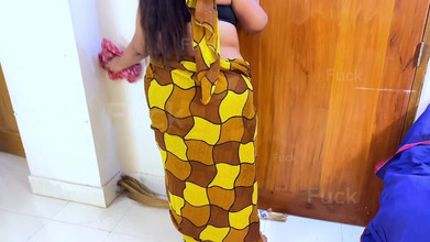 Aria Mia: Jag knullar min heta gifta piga när mina föräldrar inte är...