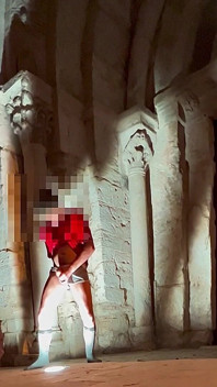Éjaculation Excessive Dans Un Endroit Très Risqué