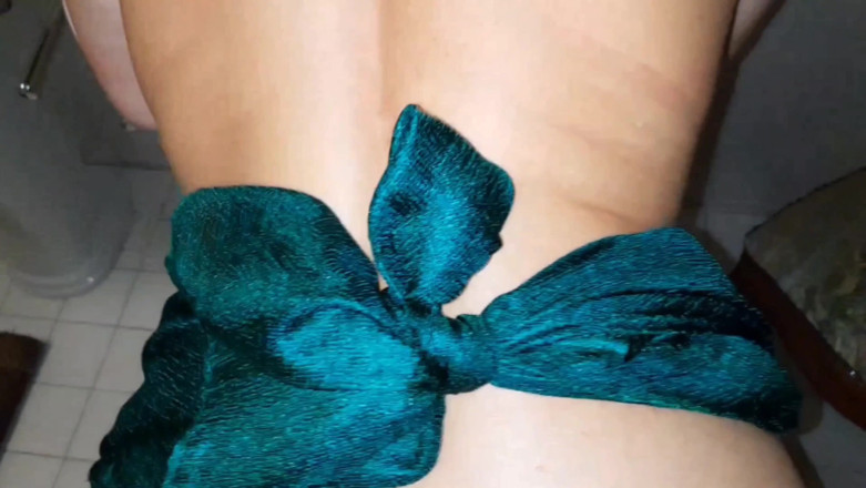 Selena701: Mature Wife Enjoys Sex in a Green Loincloth