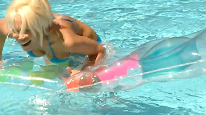 Dark Holes: Stunning Woman Strips in the Pool
