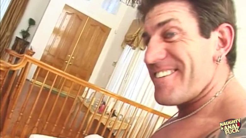 Naughty anal fuck: Американська анальна блондинка хороша, але міжрасовий секс утрьох зі своїм другом краще