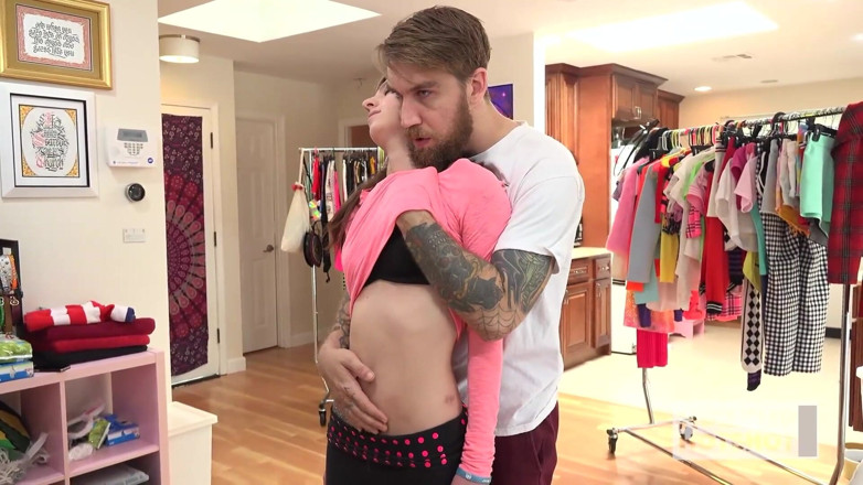 HookUp HotShot-BTS: Bts - Slutty Avery Moon Asks Bryan Gozzling for Rough Sex!