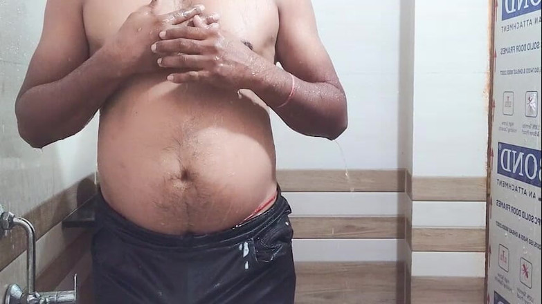 raka use: Douche dans le bain et masturbation