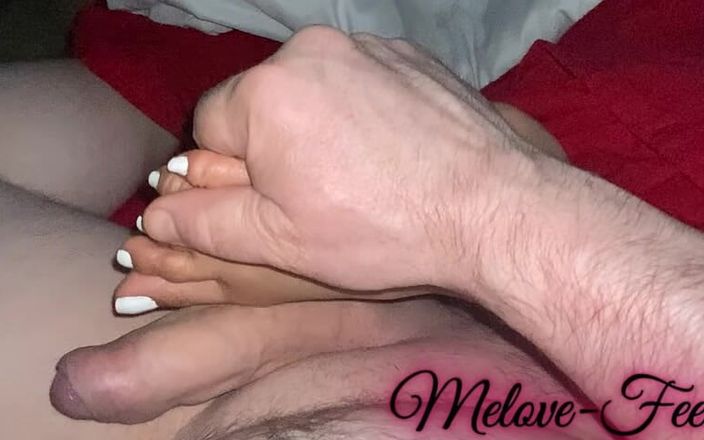 Naelor: Naelor射在melove性感的小脚和长脚趾上