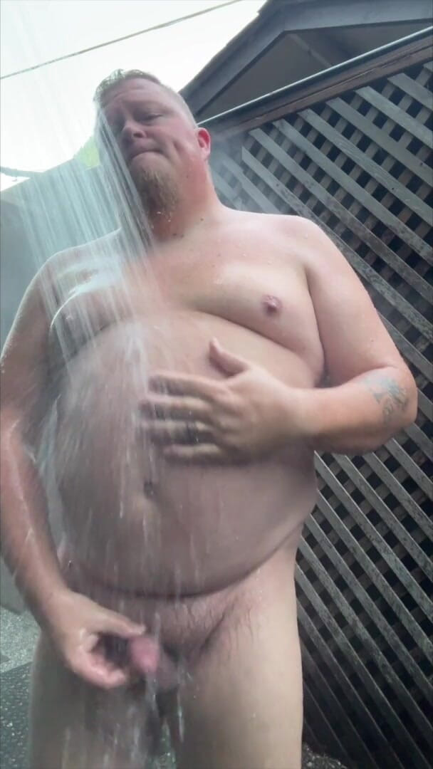 WestCub86: Ragazzo paffuto quasi sorpreso a giocare con il suo cazzo...