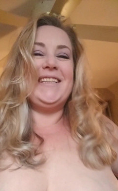 Lily Bay: Tutt tisdag !! Cam Special ?? Någon?