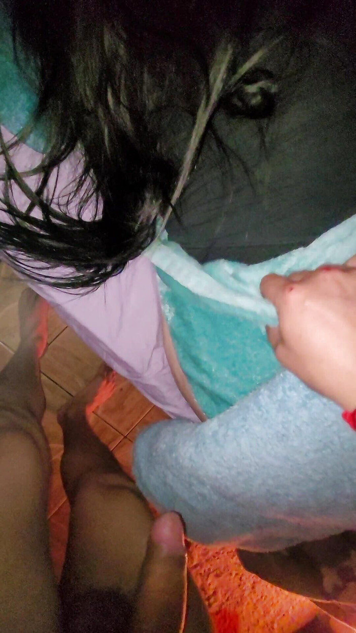 Pareja ardiente: 내 자지를 깨우고 꼬리를 건네주면서 미친 듯이 비명을 지른다