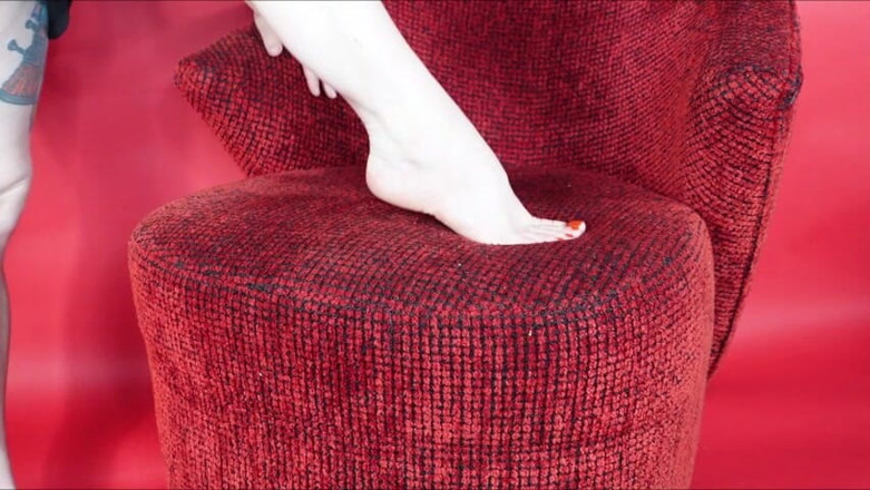 Deanna deadly: Mijn voeten zijn je seksleven voetaanbidding oranje teennagels lichte vernedering
