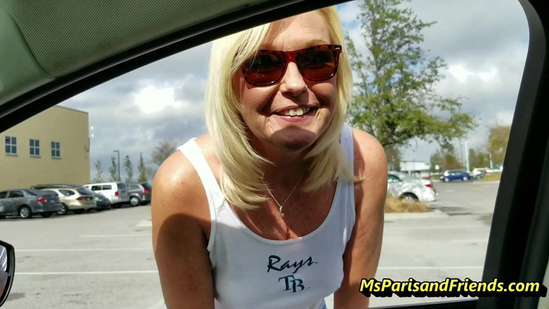 Ms Paris and Friends: Мисс Paris знает, как попасть и выйти из вещей