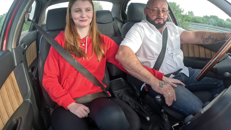 EROTICONLY: Gagici brunete în sălbăticie solo și acțiune dură