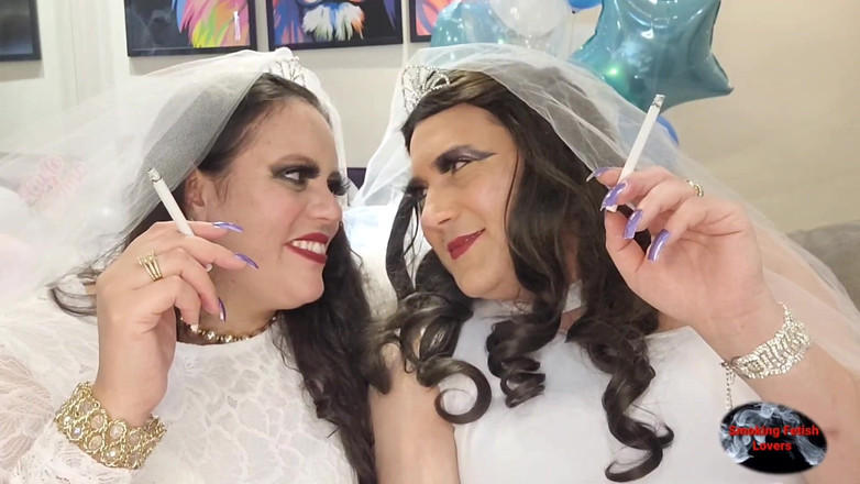 HollyCox: Невесты курит VS120s