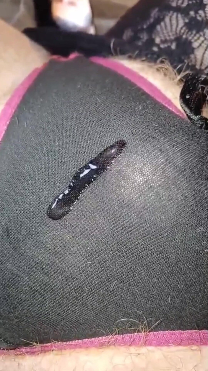 WeareFutaFuckery185: Spermă în chiloți