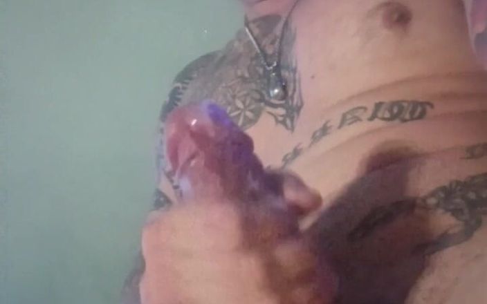Rolo Demon: Pria gemuk dan lagi asik ngocok