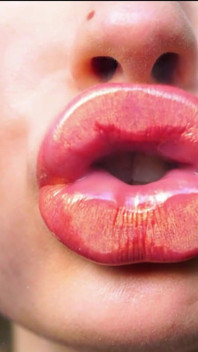 Sensual Golden Melting Kiss