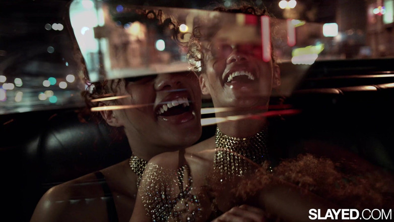 Slayed: 야생 타기를 위해 지배적인 스카릿 스트랩 Celia를 묶어