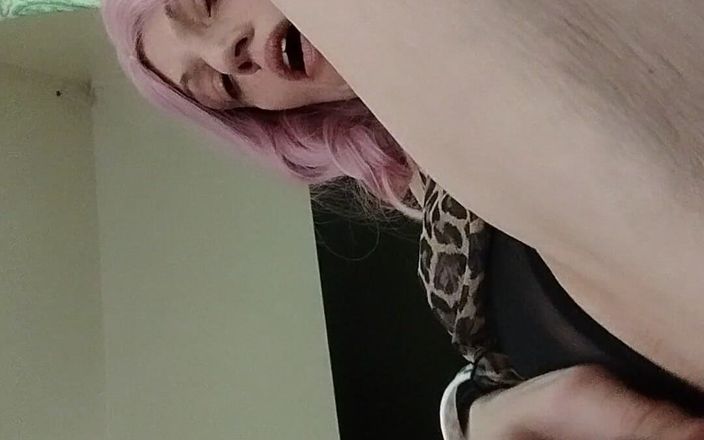 Sexiebabi: SexieBabi оргазм от клитора с леопардовым клитором, живая камера снимает на видео милфу